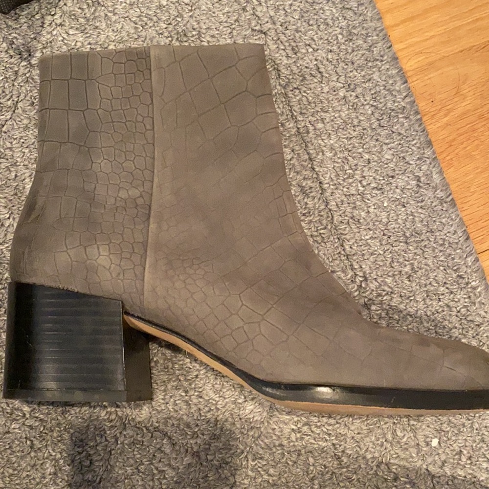 Sam Edelman Size 9.5 Grey Suede Pattern Shoes